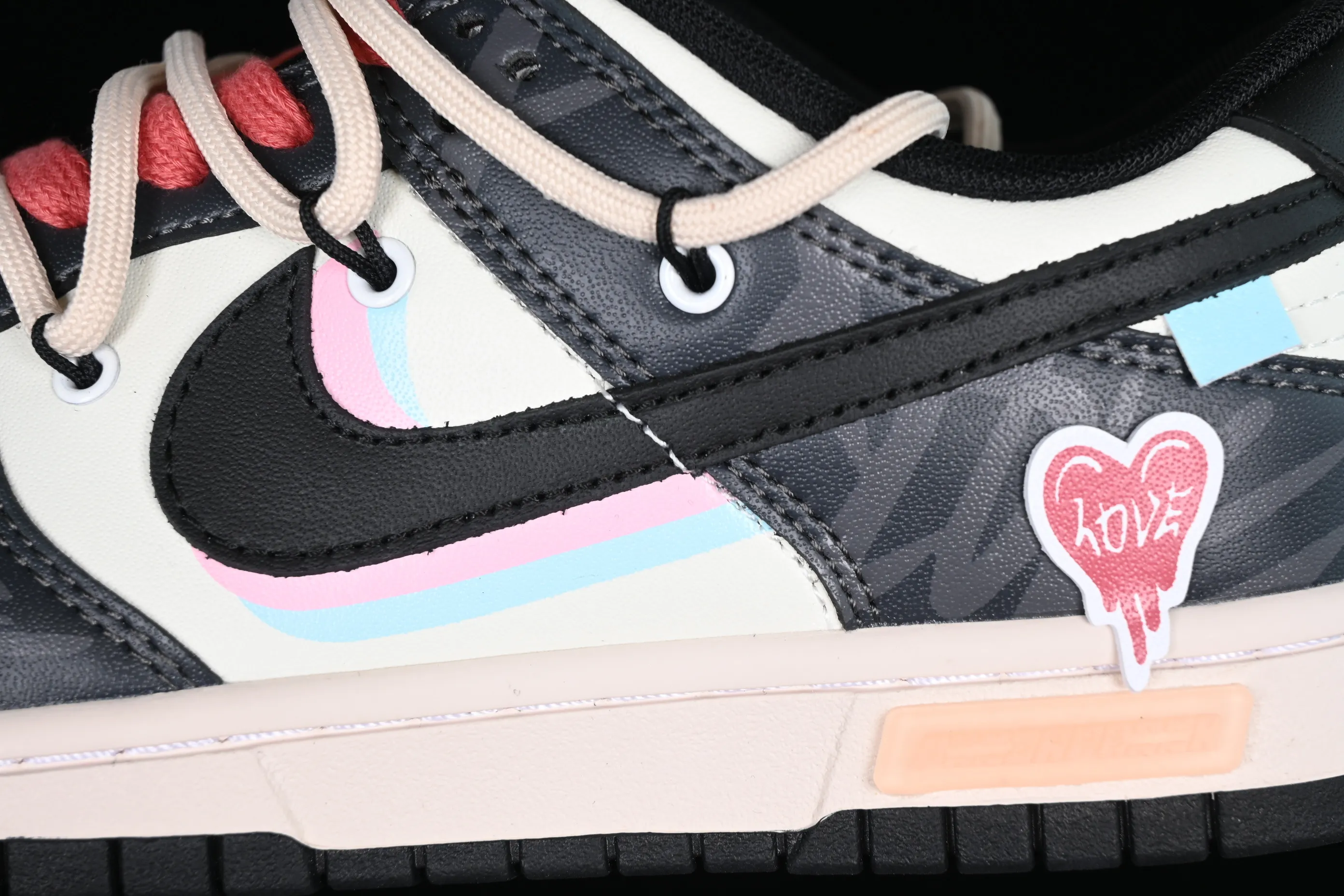 All Categories Nk SB Dunk Series Nk SB Dunk Low Low-top sneakers Nk Dunk Low Panda Prank Psychedelic Love Panda Distressed SB strap low-top casual sneakers DD1391-100